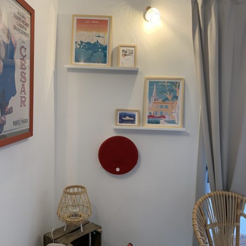 Coin salon, enceinte murale bluetooth
